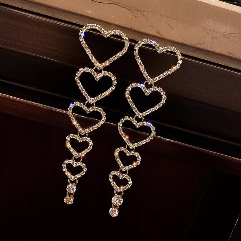 New Stunning Heart Statement Earrings - Picture 3 of 7